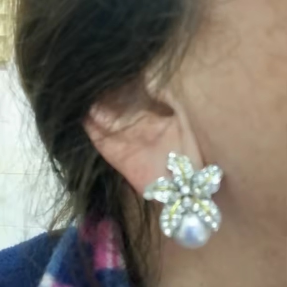 Pearl Flower Elegant Silver Crystal Earrings - Picture 6 of 9